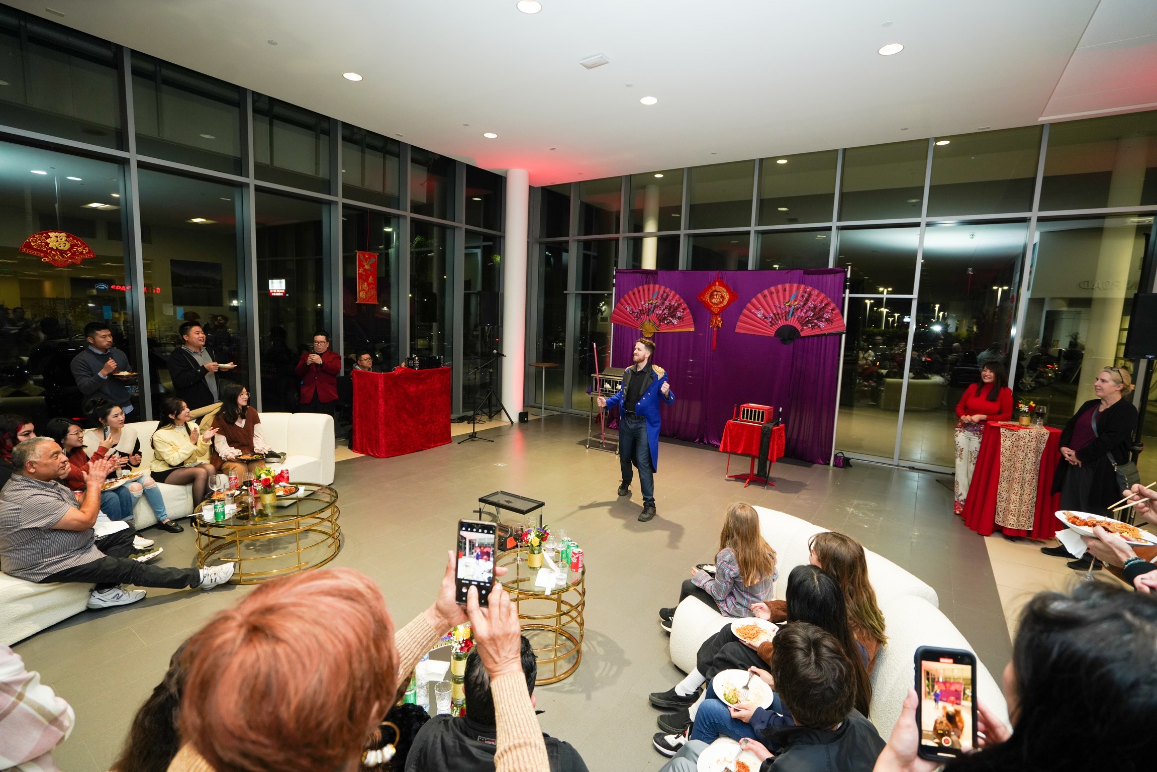 Best Corporate magician in Los Angeles wowing his audience