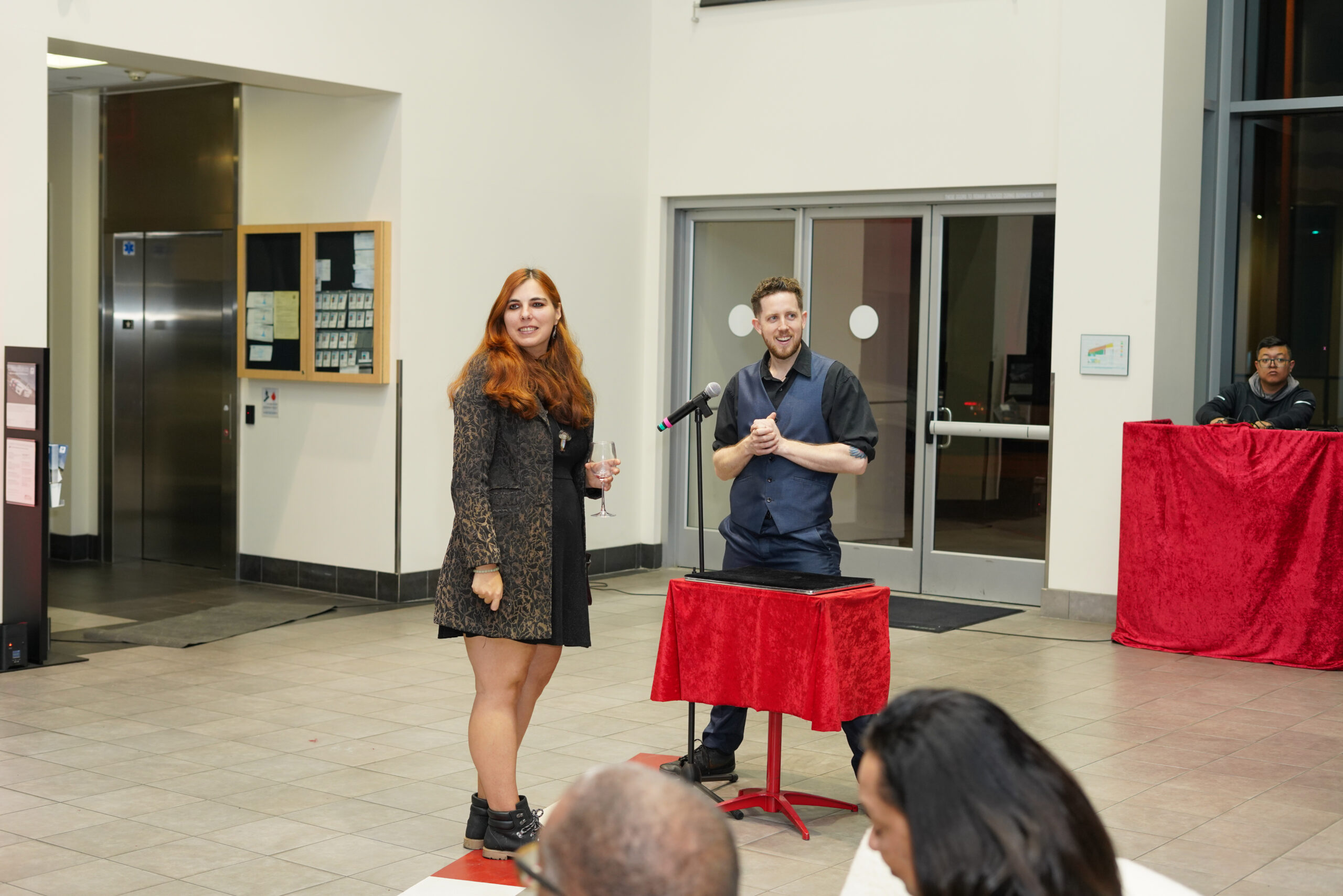 best magician in Los Angeles for holiday parties and events performing the stand up show