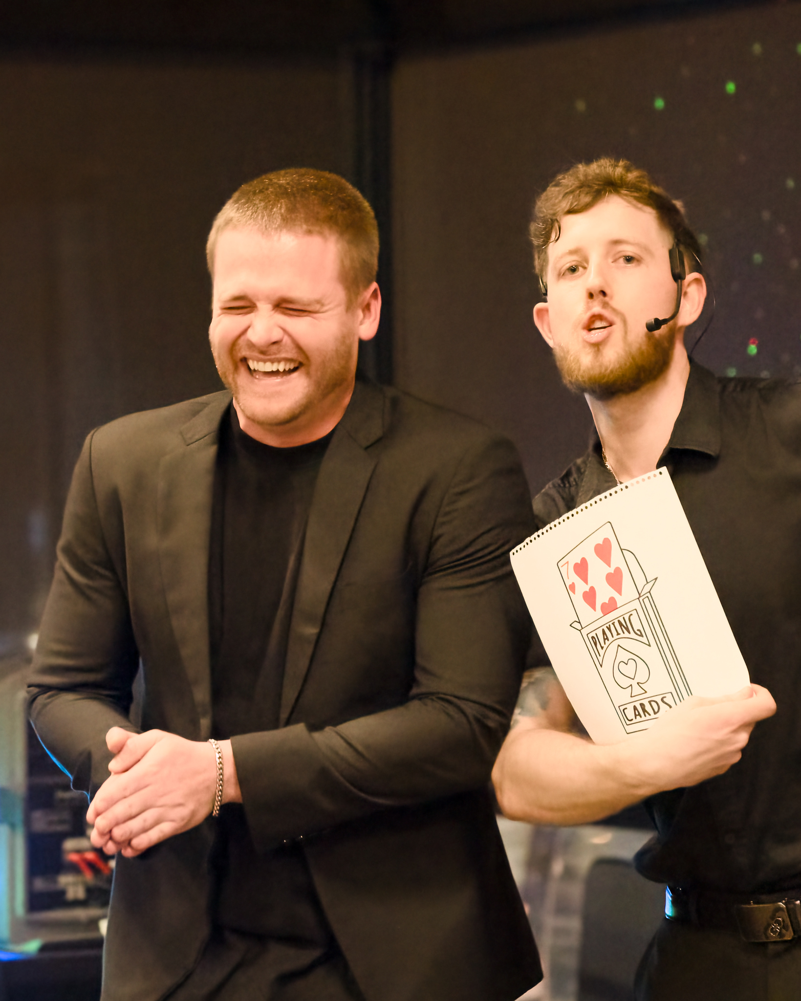 The best magician for corporate holiday parties and events in Los Angeles performing an amazing piece of magic