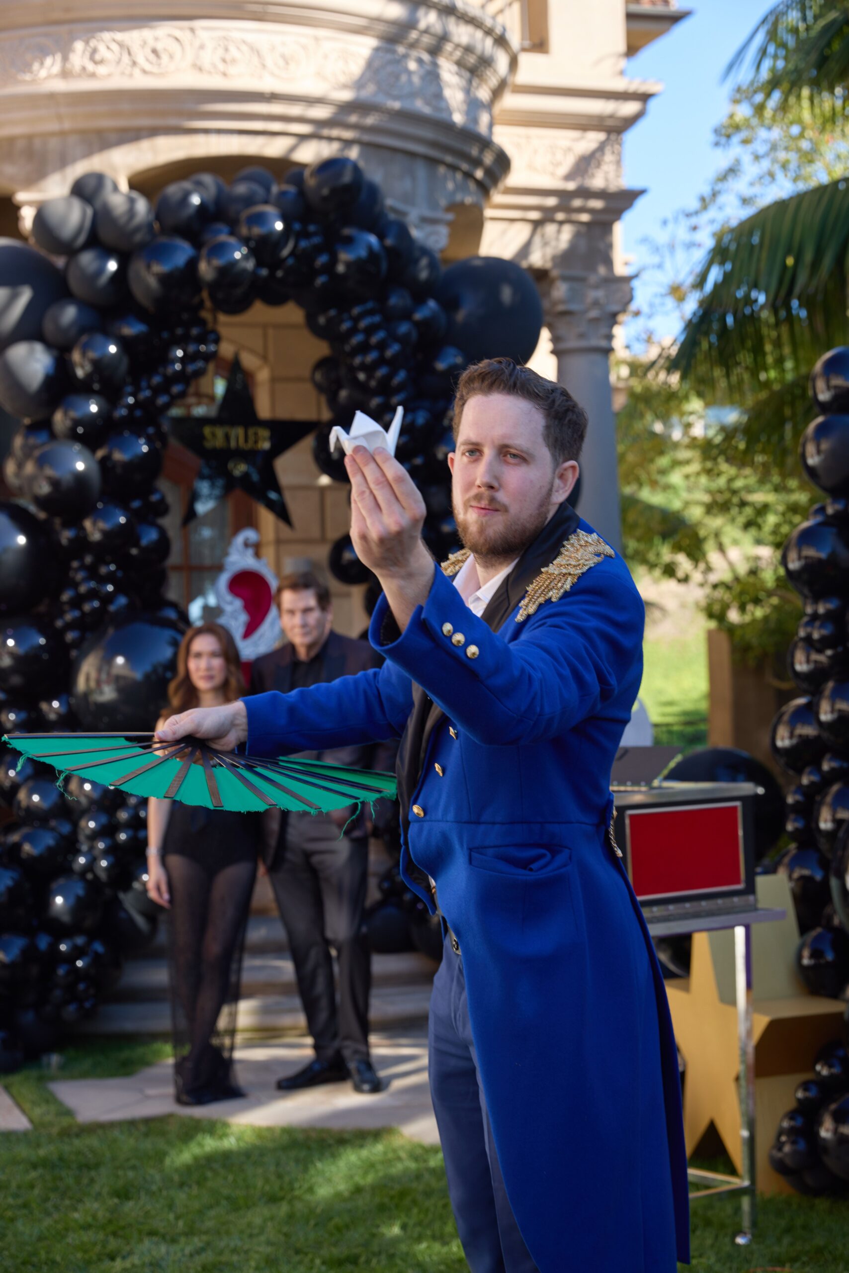 The Las Vegas magician astounds an audience of a small or large size.