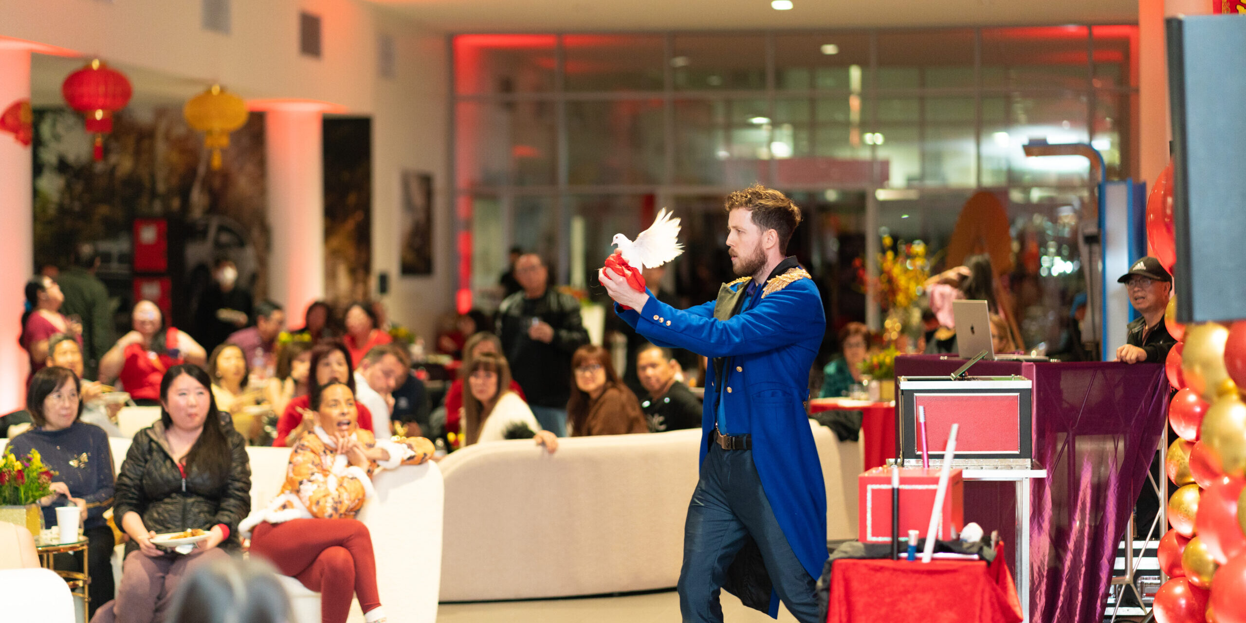 Los Angeles birthday party magician amazing an audience of spectators.